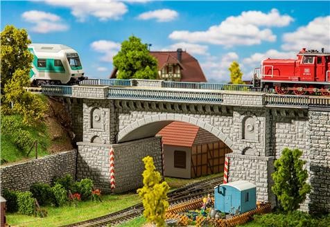 Faller 01.191773 Eisenbahn-:Straßenbrücke