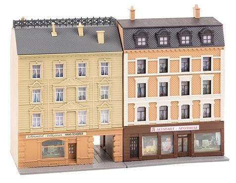 Faller 01.232384 Stadthäuser mit Apotheke und Delikatessenhandel