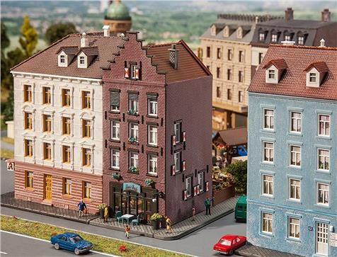 Faller 01.232334 Altstadthaus mit Bar
