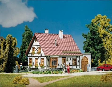 Faller 01.130215 Fachwerkhaus mit Garage