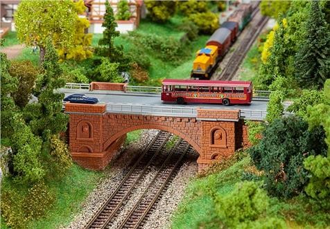 Faller 01.222572 Eisenbahn-:Strassenbrücke