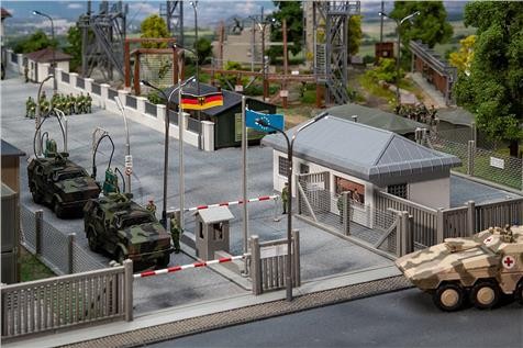 Faller 01.144102 Wachgebäude mit Schlagbaum